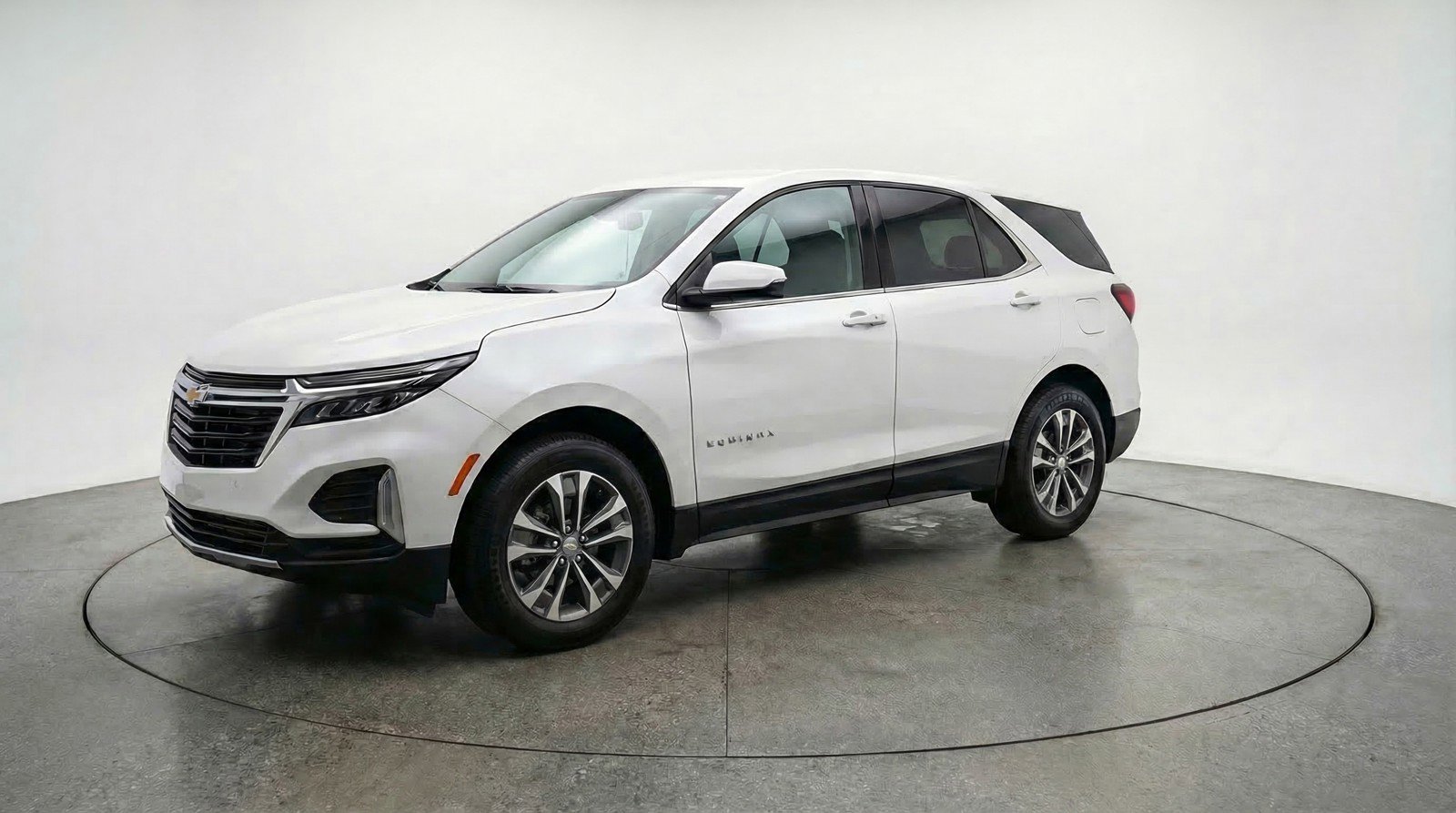 Used 2025 Chevrolet Equinox LT image 3