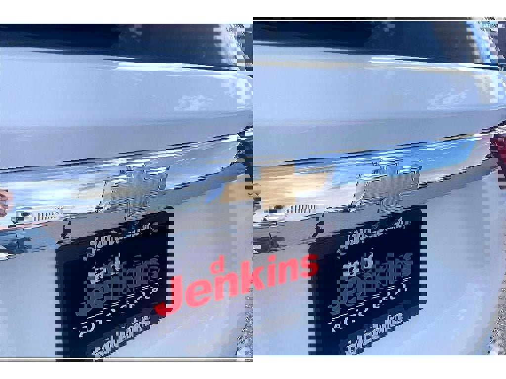 Used 2020 Chevrolet Traverse Premier image 35