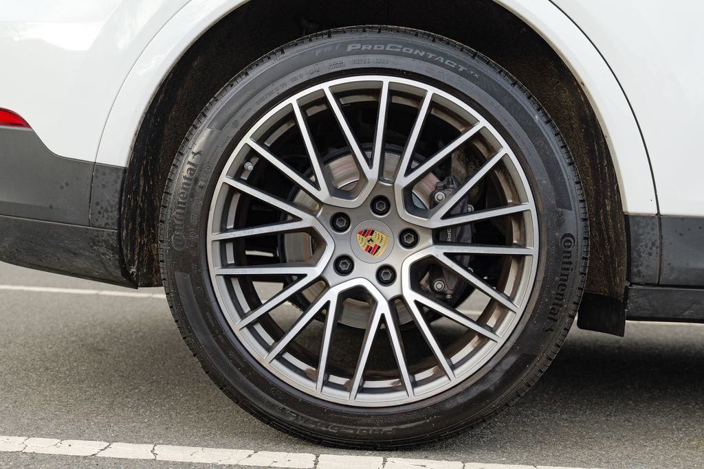 Used 2023 Porsche Cayenne Platinum Edition AWD/4WD image 14
