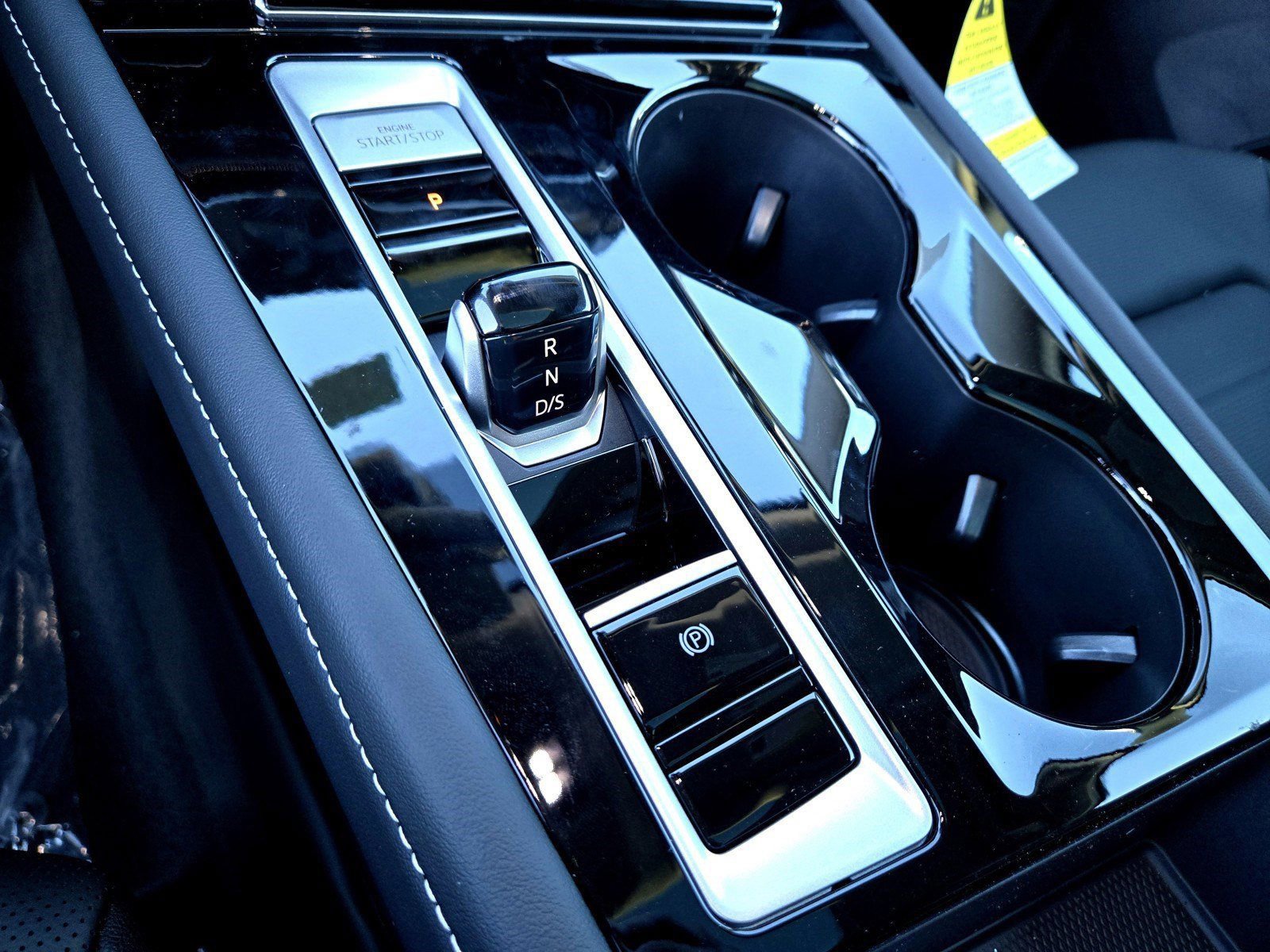 Used 2025 Volkswagen Atlas SEL image 15