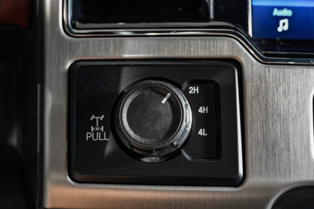 Used 2022 Ford F250 Platinum w/ FX4 Off-Road Package AWD/4WD image 24
