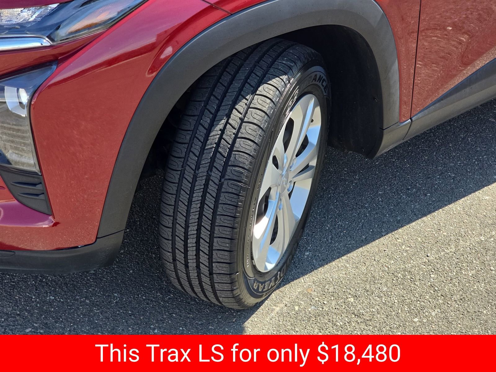 Used 2024 Chevrolet Trax LS image 38