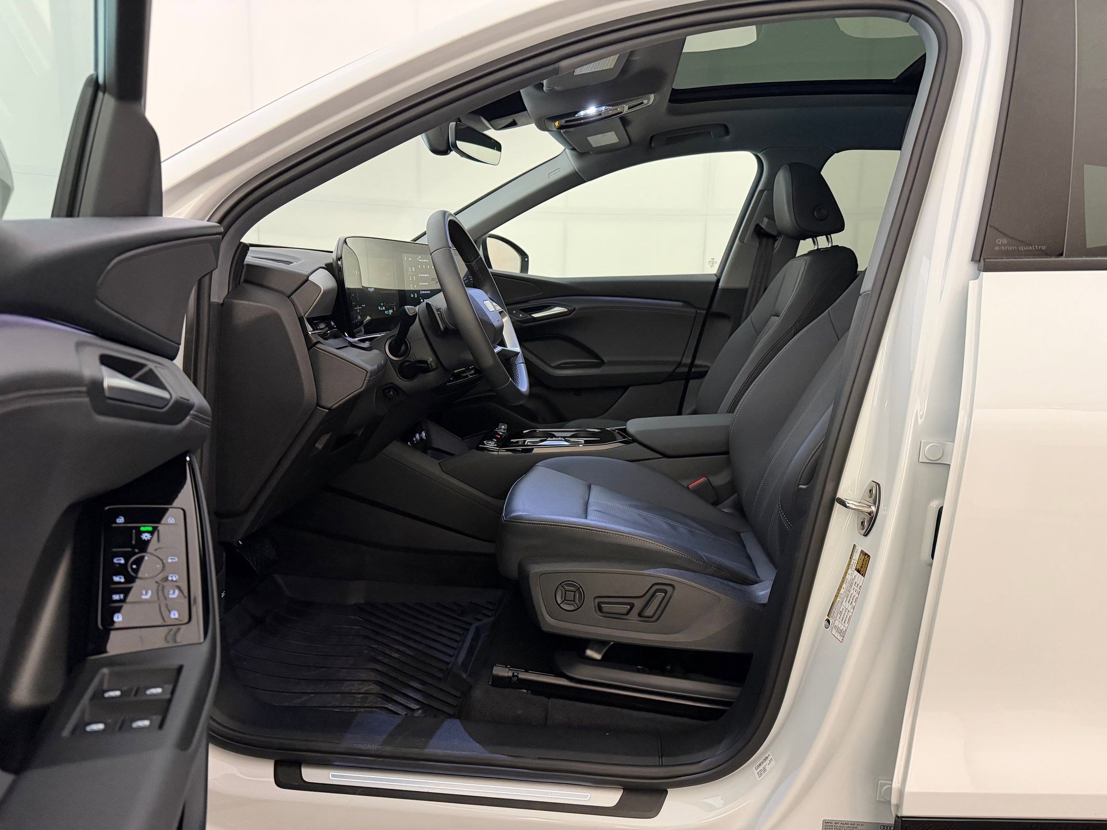 Used 2025 Audi Q6 e-tron Premium w/ Convenience Package AWD/4WD image 5