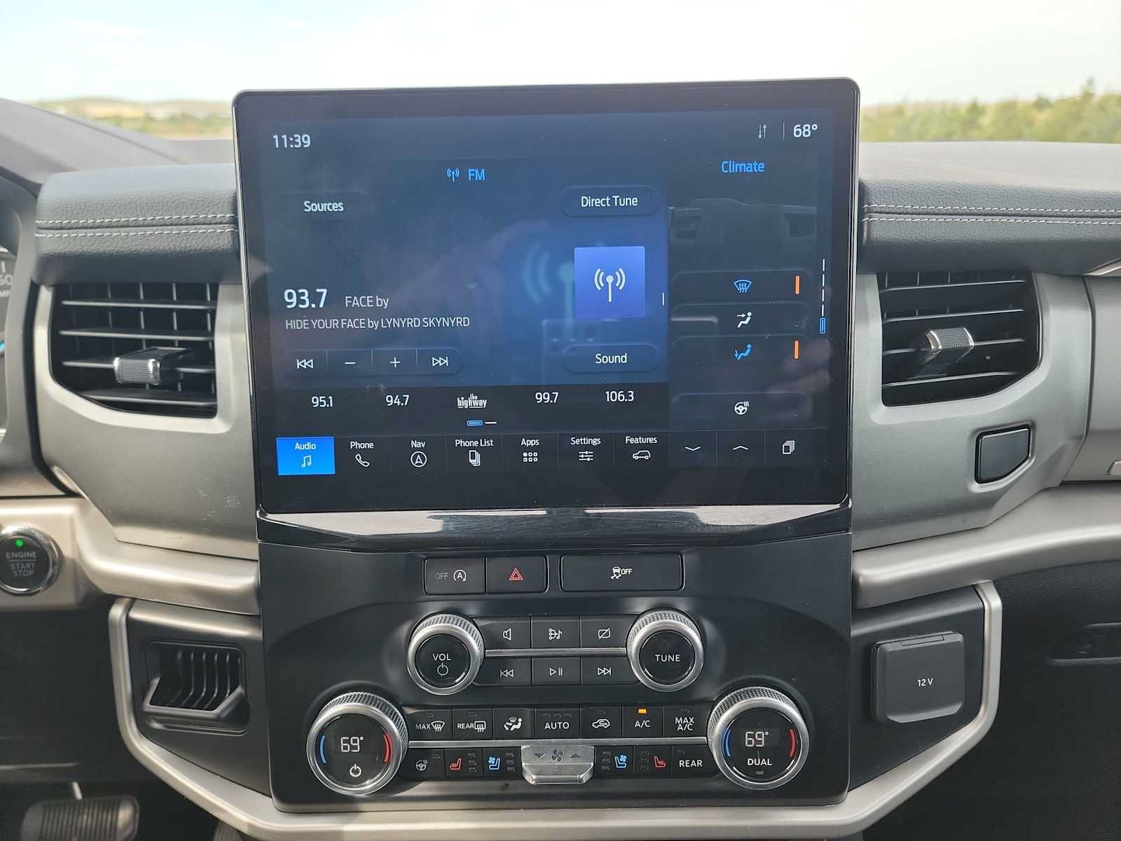 Used 2024 Ford Expedition Max XLT AWD/4WD image 19