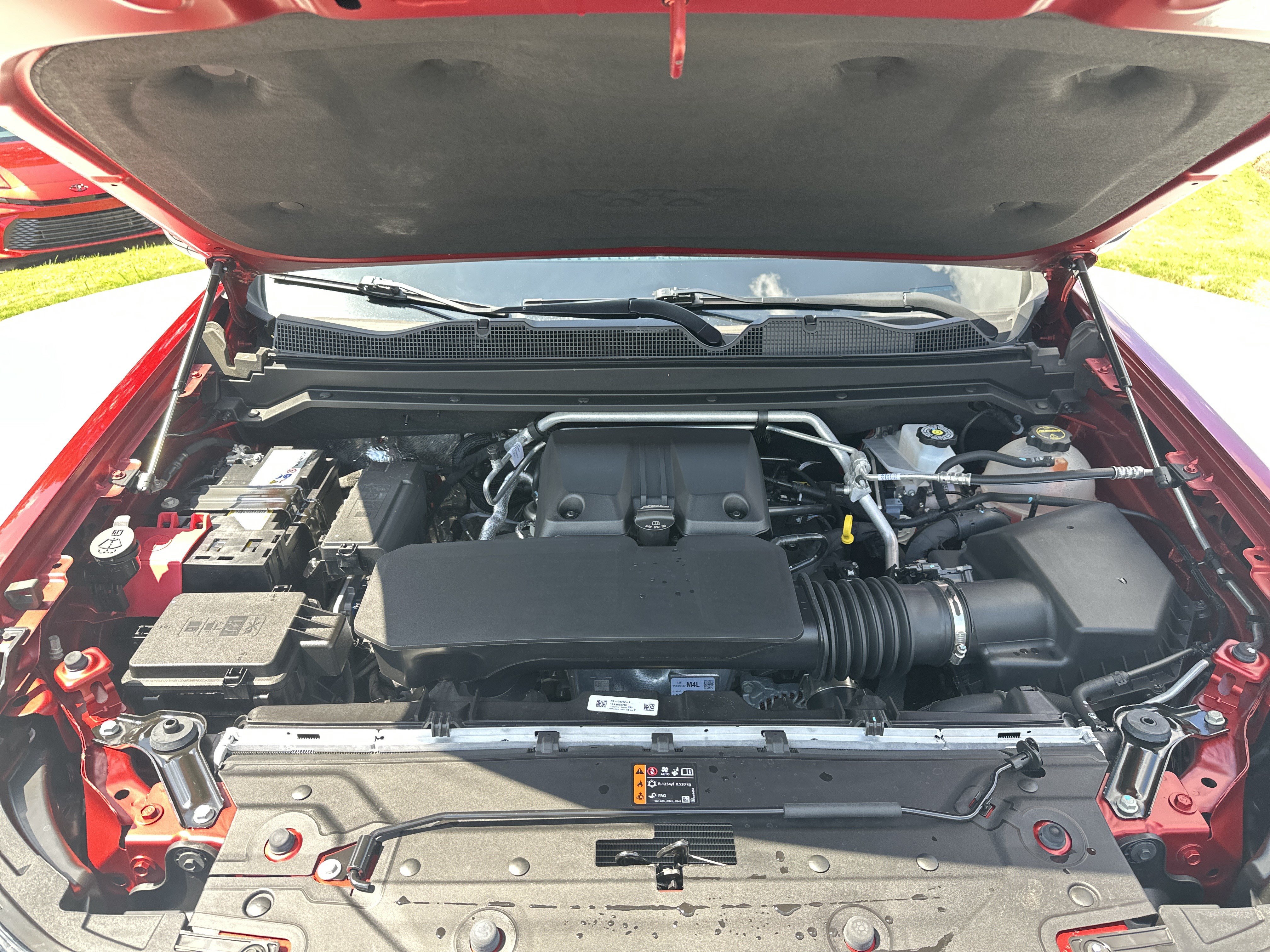 Used 2025 Chevrolet Colorado Z71 w/ Technology Package AWD/4WD image 34
