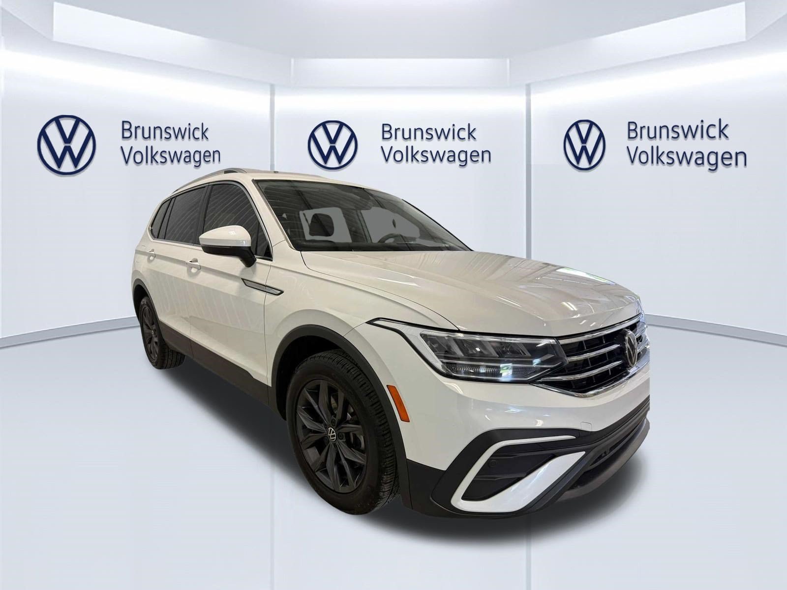 Certified 2023 Volkswagen Tiguan SE FWD image 10