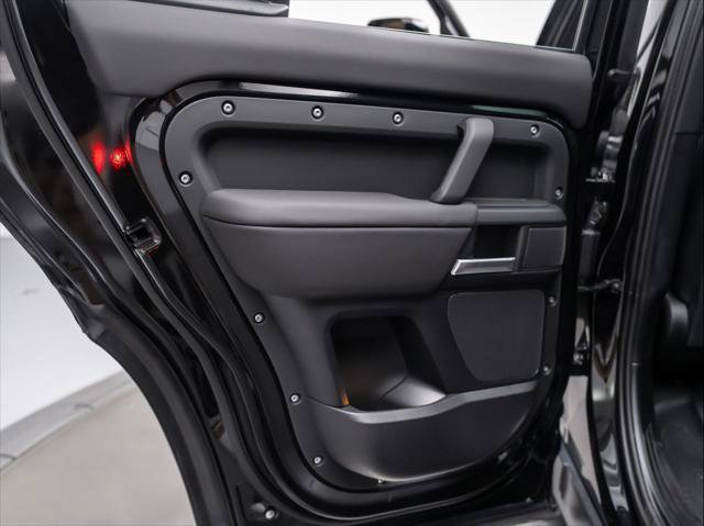 New 2026 Land Rover Defender 110 X-Dynamic SE AWD/4WD image 24