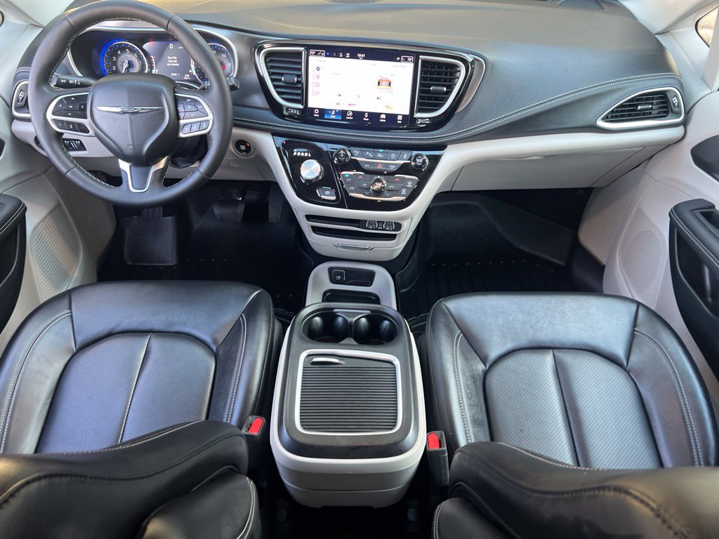 Used 2024 Chrysler Pacifica Touring-L FWD image 17