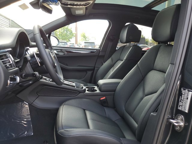 Used 2025 Porsche Macan image 23
