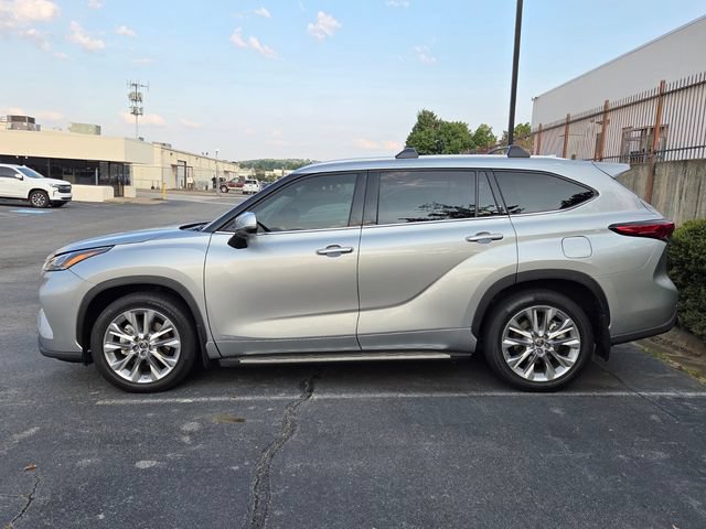 Used 2022 Toyota Highlander Limited AWD/4WD image 2