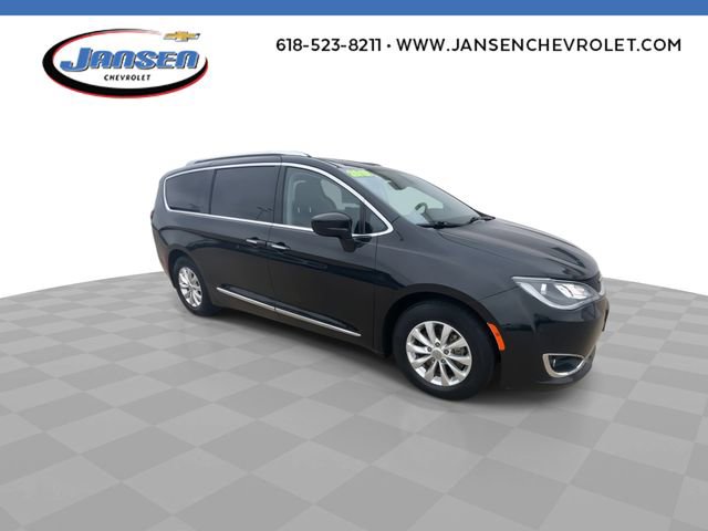 Used 2018 Chrysler Pacifica Touring-L Plus FWD image 2