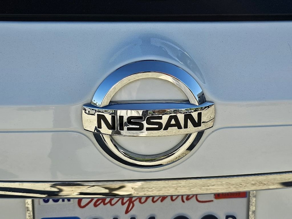 Used 2017 Nissan Rogue SV w/ SV Premium Package image 14