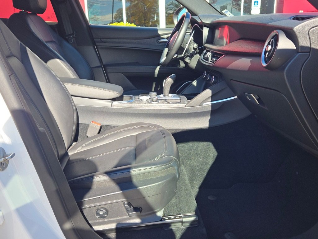 Used 2022 Alfa Romeo Stelvio Sprint image 6