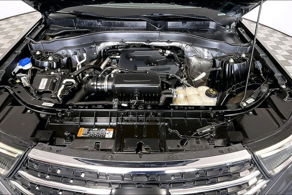 Used 2020 Ford Explorer XLT w/ Equipment Group 202A image 9