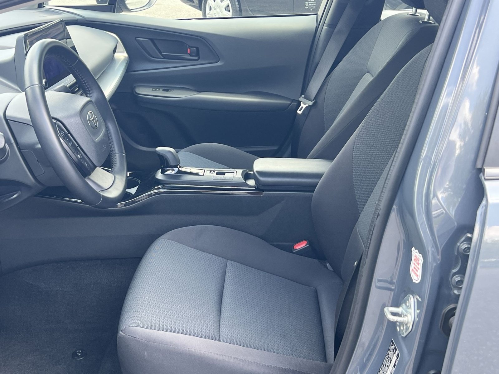 Used 2025 Toyota Prius LE FWD image 13