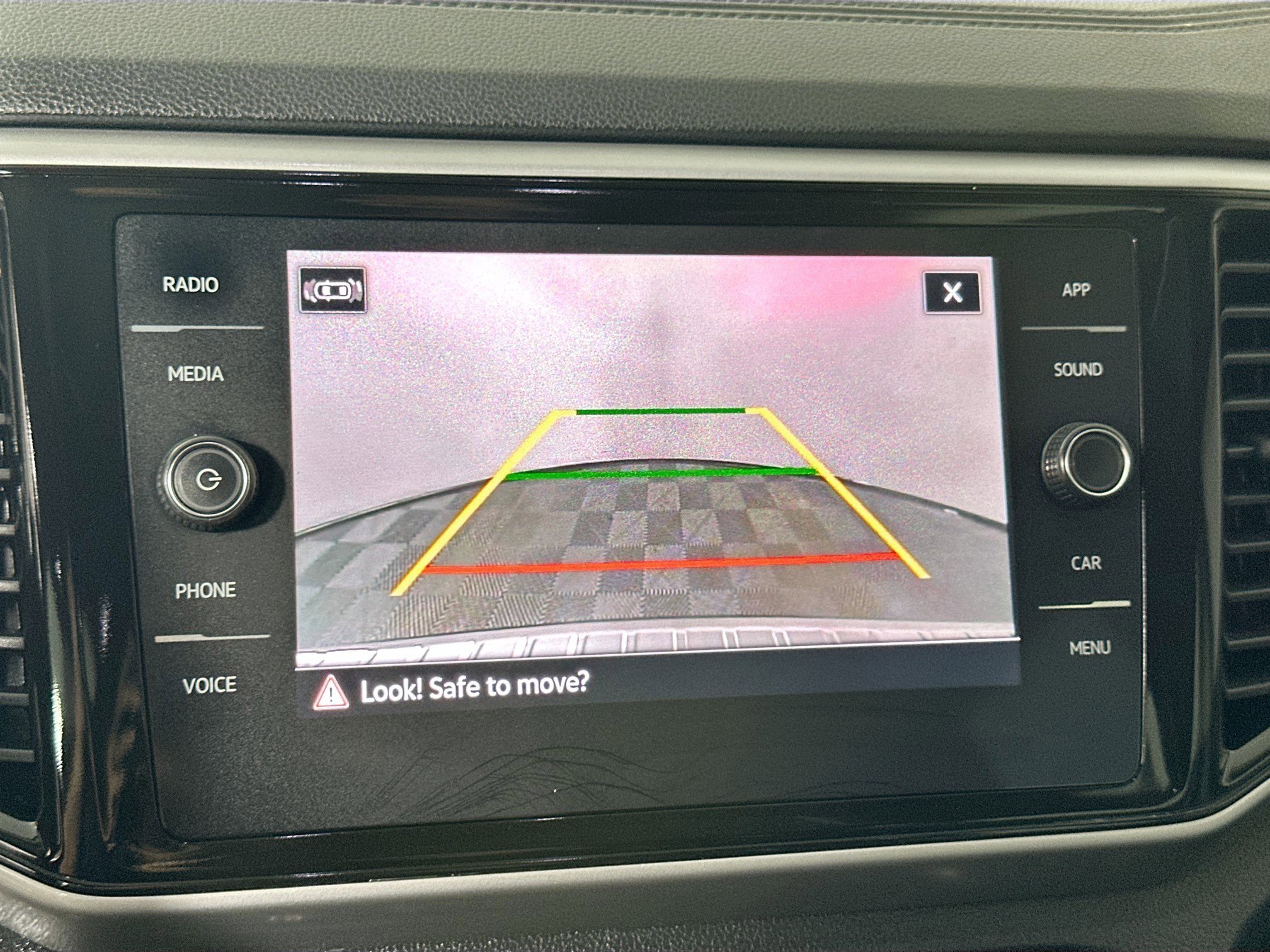 Used 2023 Volkswagen Atlas SE w/ Panoramic Sunroof Package image 11