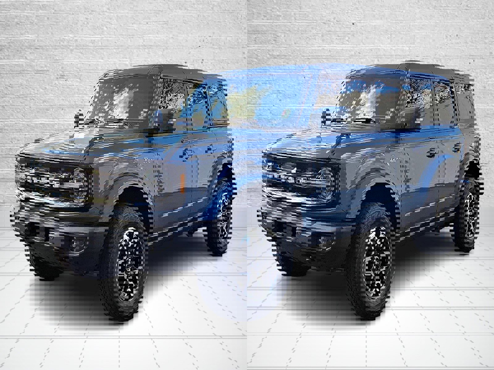 Used 2023 Ford Bronco Outer Banks image 3