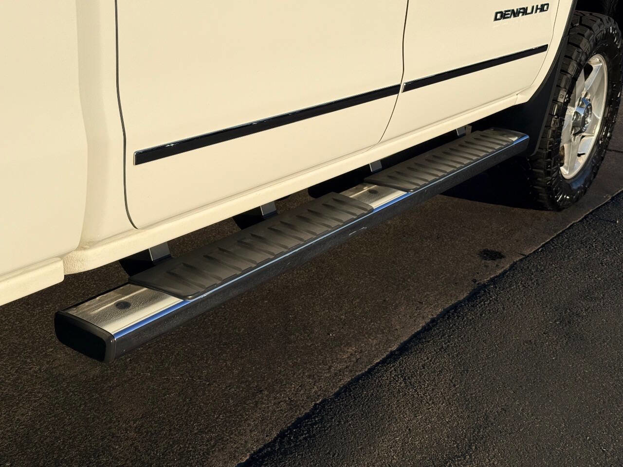 Used 2015 GMC Sierra 2500 Denali w/ Duramax Plus Package image 14