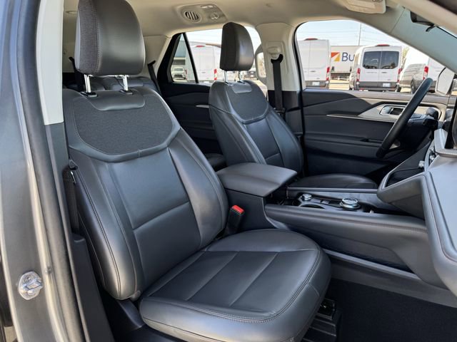 Used 2025 Ford Explorer Active w/ Active Comfort Package image 32