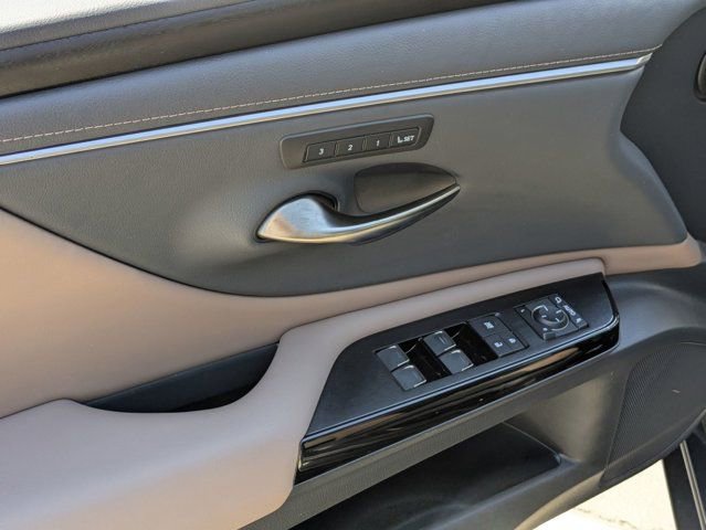 Used 2023 Lexus ES 300h w/ Premium Package FWD image 15