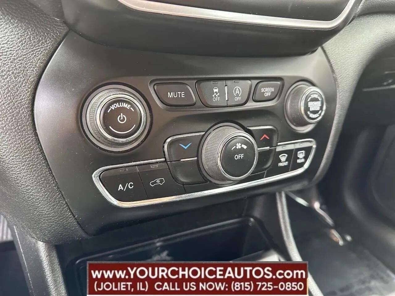Used 2019 Jeep Cherokee Latitude w/ Popular Appearance Group AWD/4WD image 44