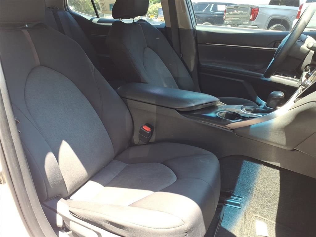 Used 2018 Toyota Camry LE FWD image 24
