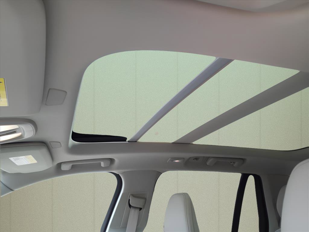 Used 2025 Volvo XC90 T8 Plus w/ Protection Package image 7