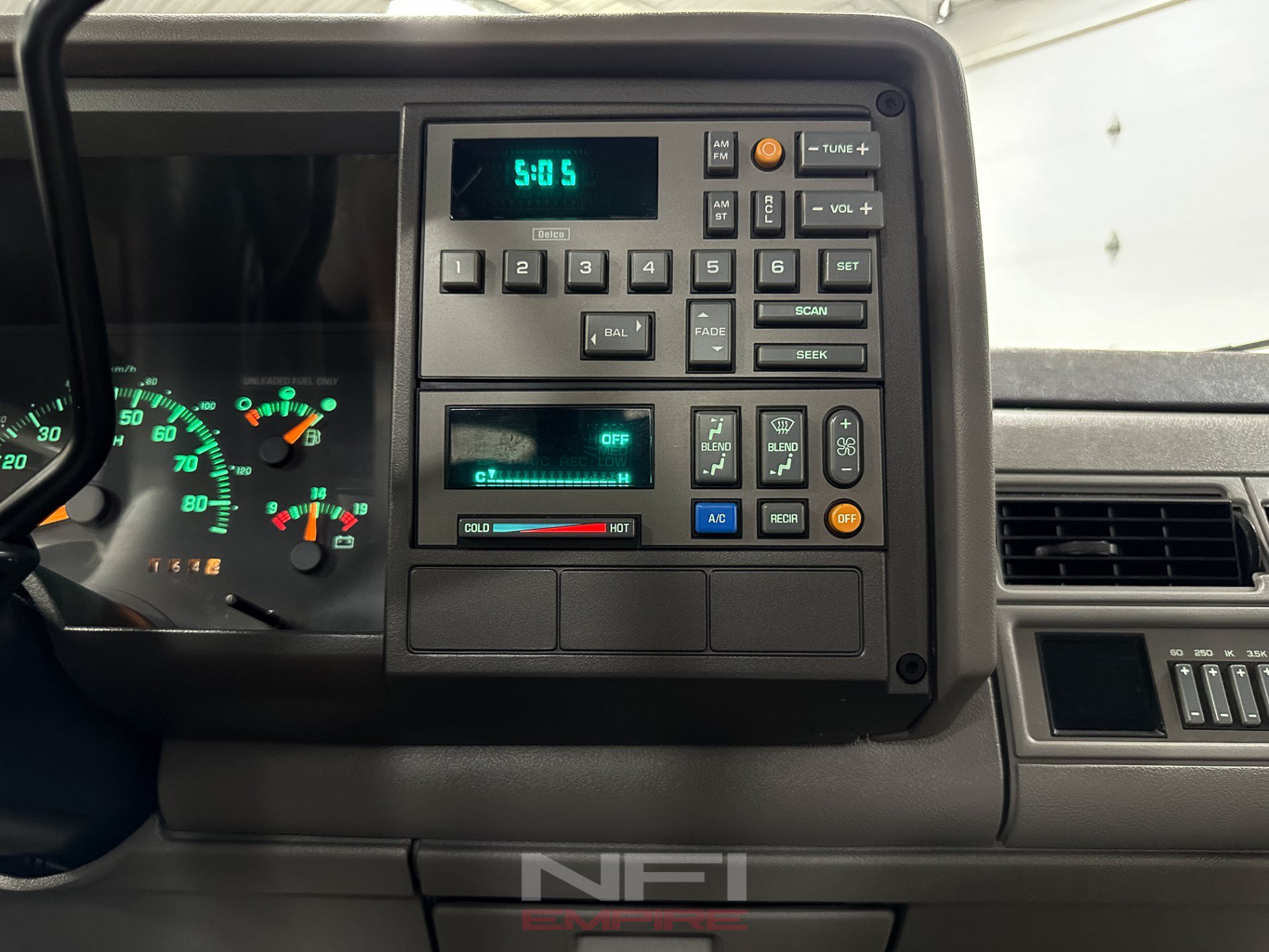 Used 1992 Chevrolet Silverado 1500 4x4 Regular Cab image 27