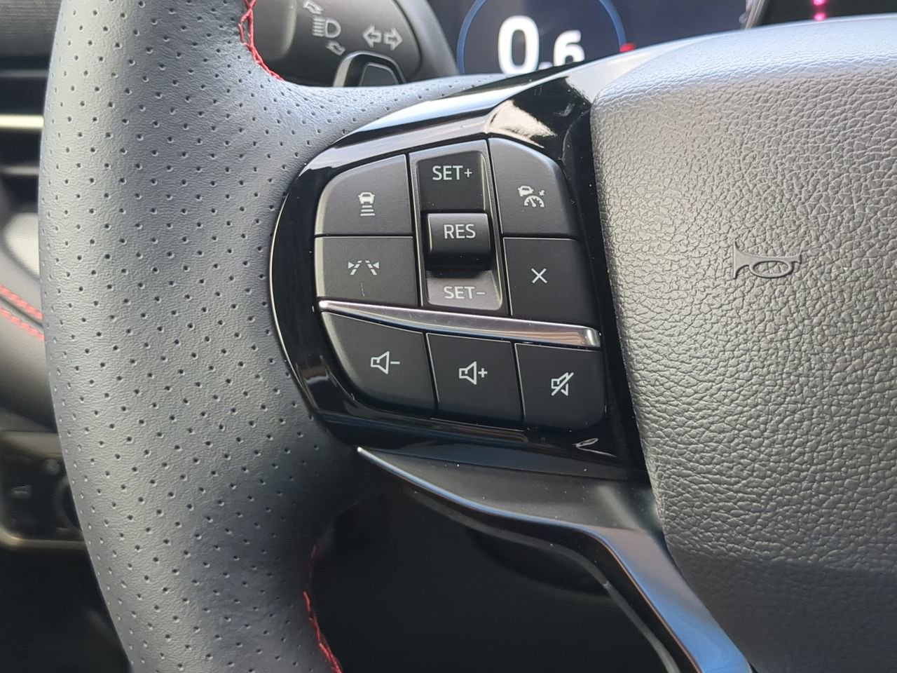 Used 2025 Ford Explorer ST AWD/4WD image 24