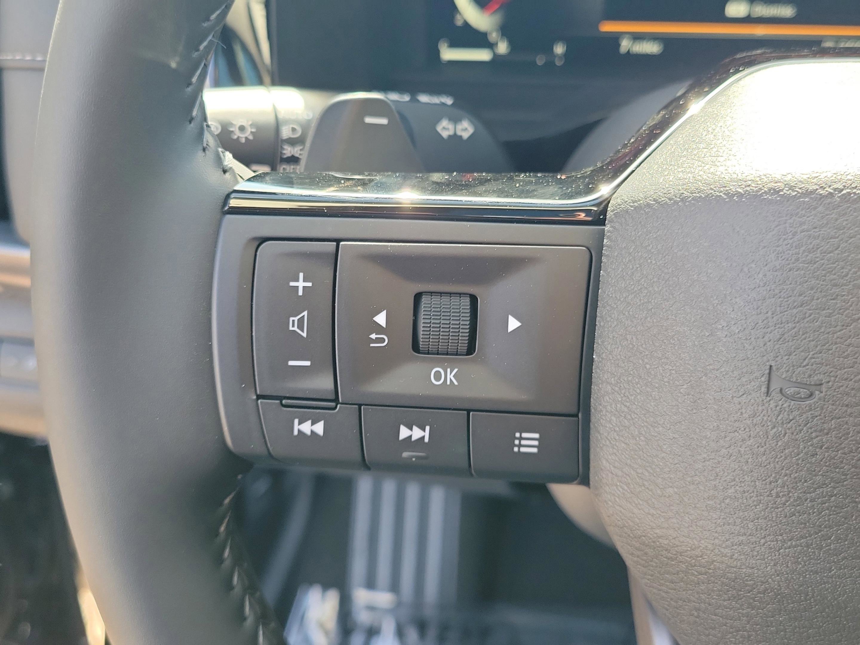 New 2026 Nissan Pathfinder SL image 25