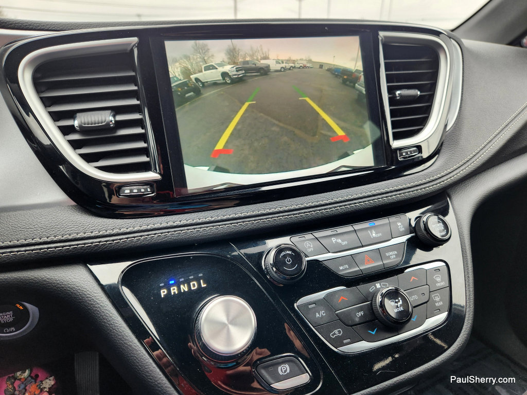 Used 2024 Chrysler Pacifica Touring image 44