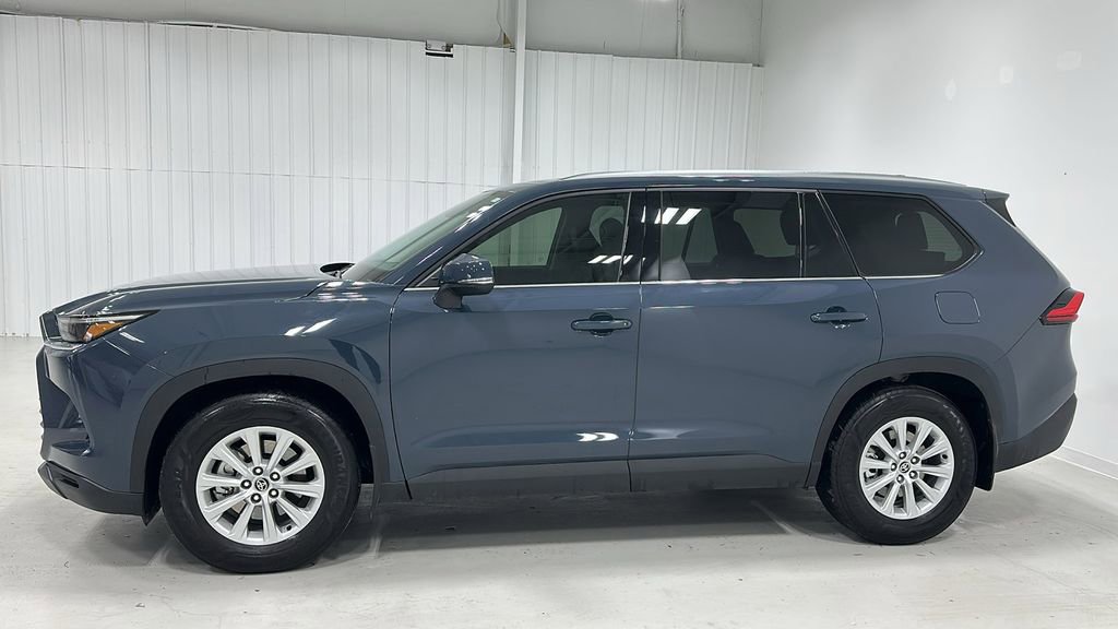 Used 2024 Toyota Grand Highlander XLE image 2