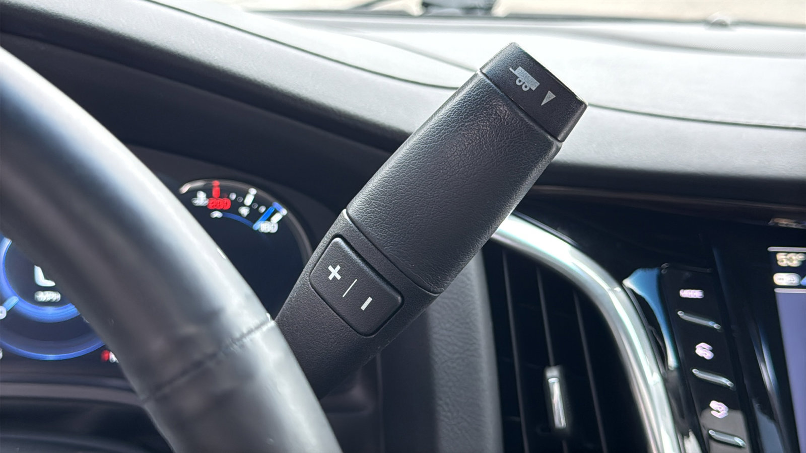 Used 2018 Cadillac Escalade Luxury image 18