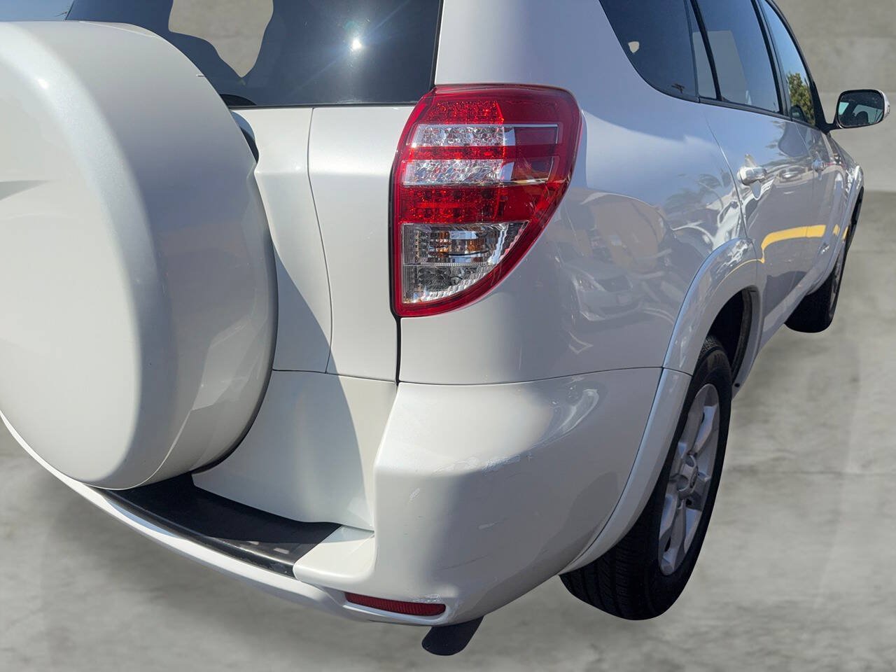 Used 2011 Toyota RAV4 Limited w/ Limited Extra Value Pkg FWD image 29