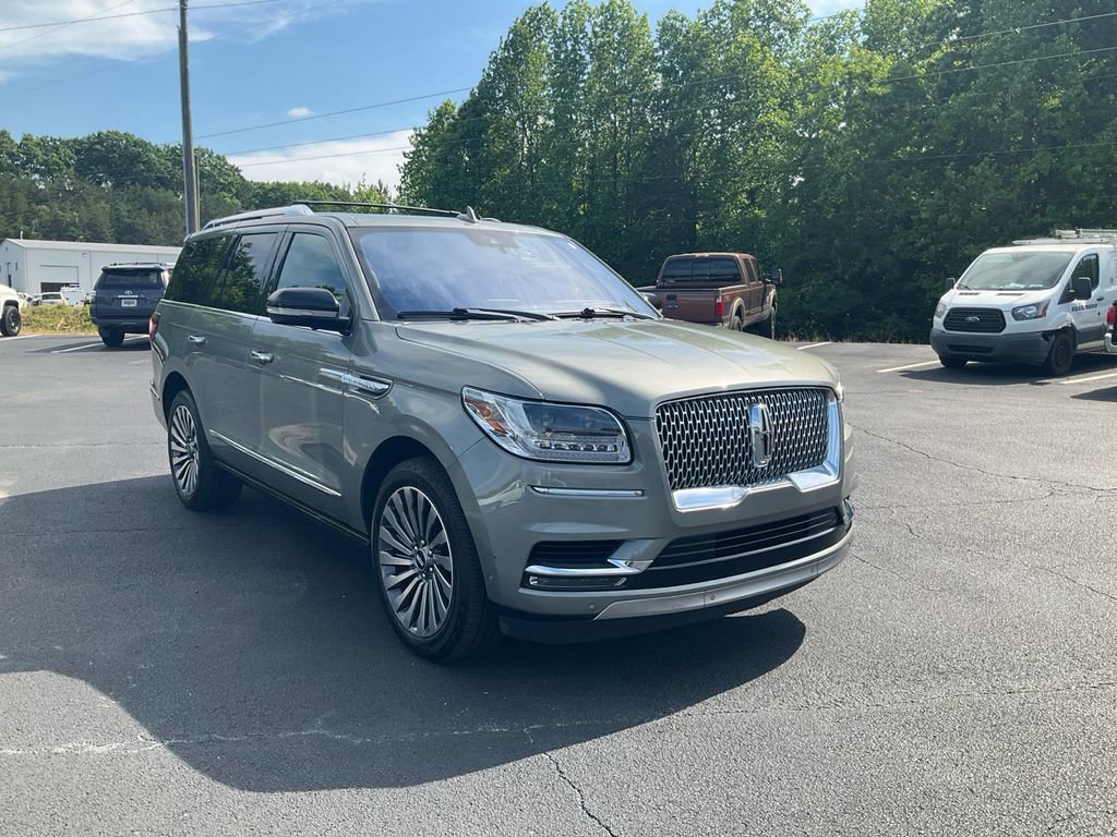 Used 2019 Lincoln Navigator Reserve AWD/4WD image 3