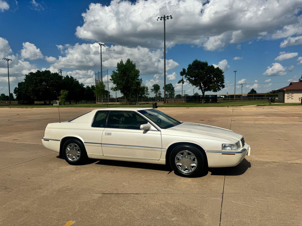 Used 2001 Cadillac Eldorado ESC w/ Comfort/Convenience Pkg FWD image 22