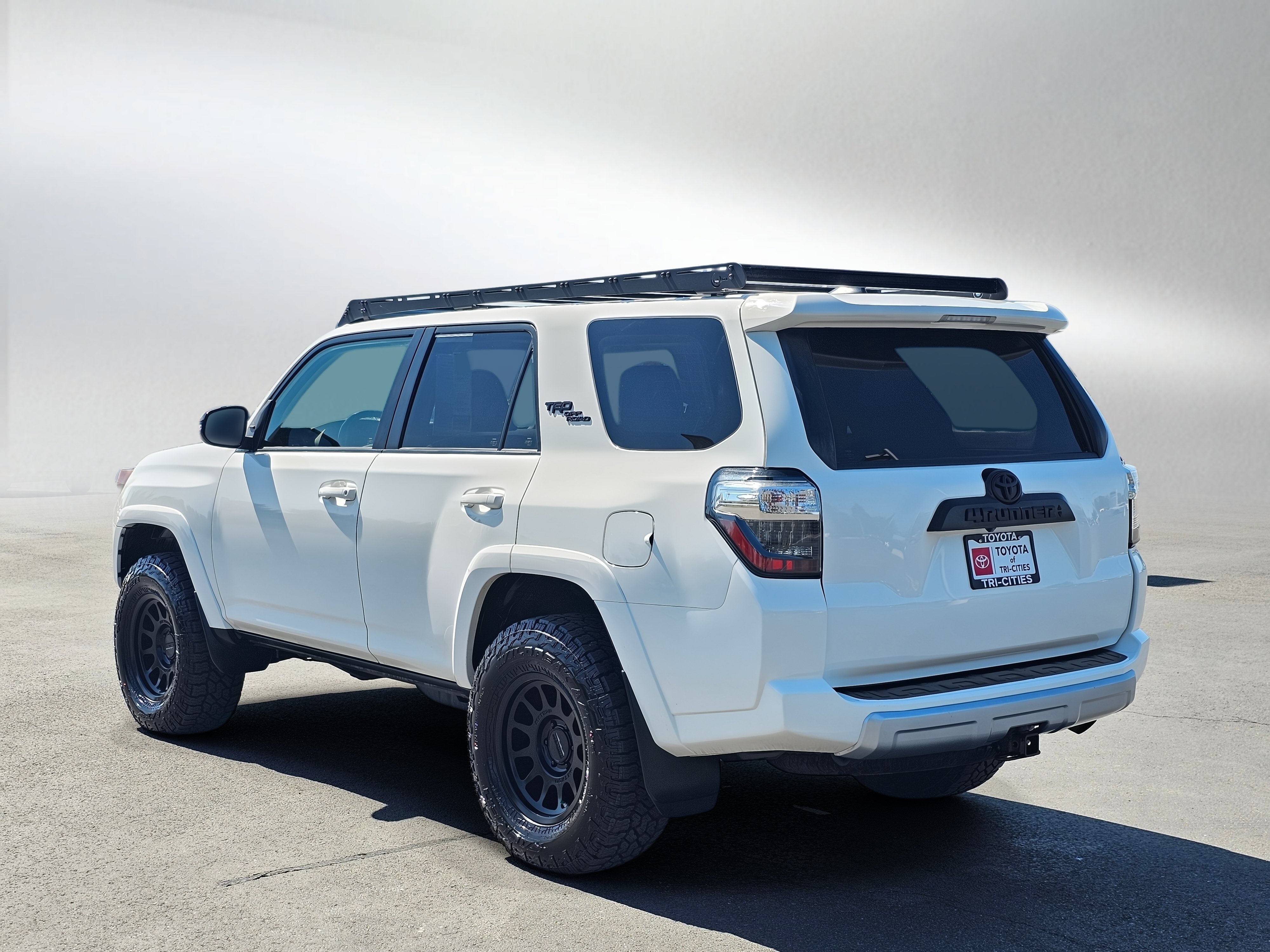 Used 2020 Toyota 4Runner TRD Off-Road Premium w/ Moonroof Package AWD/4WD image 3