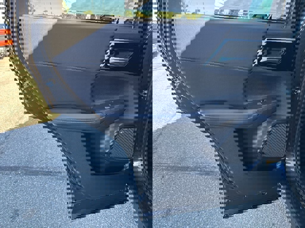 New 2025 Mitsubishi Outlander SE image 29