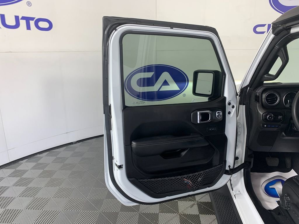 Used 2023 Jeep Wrangler Unlimited Sahara AWD/4WD image 14