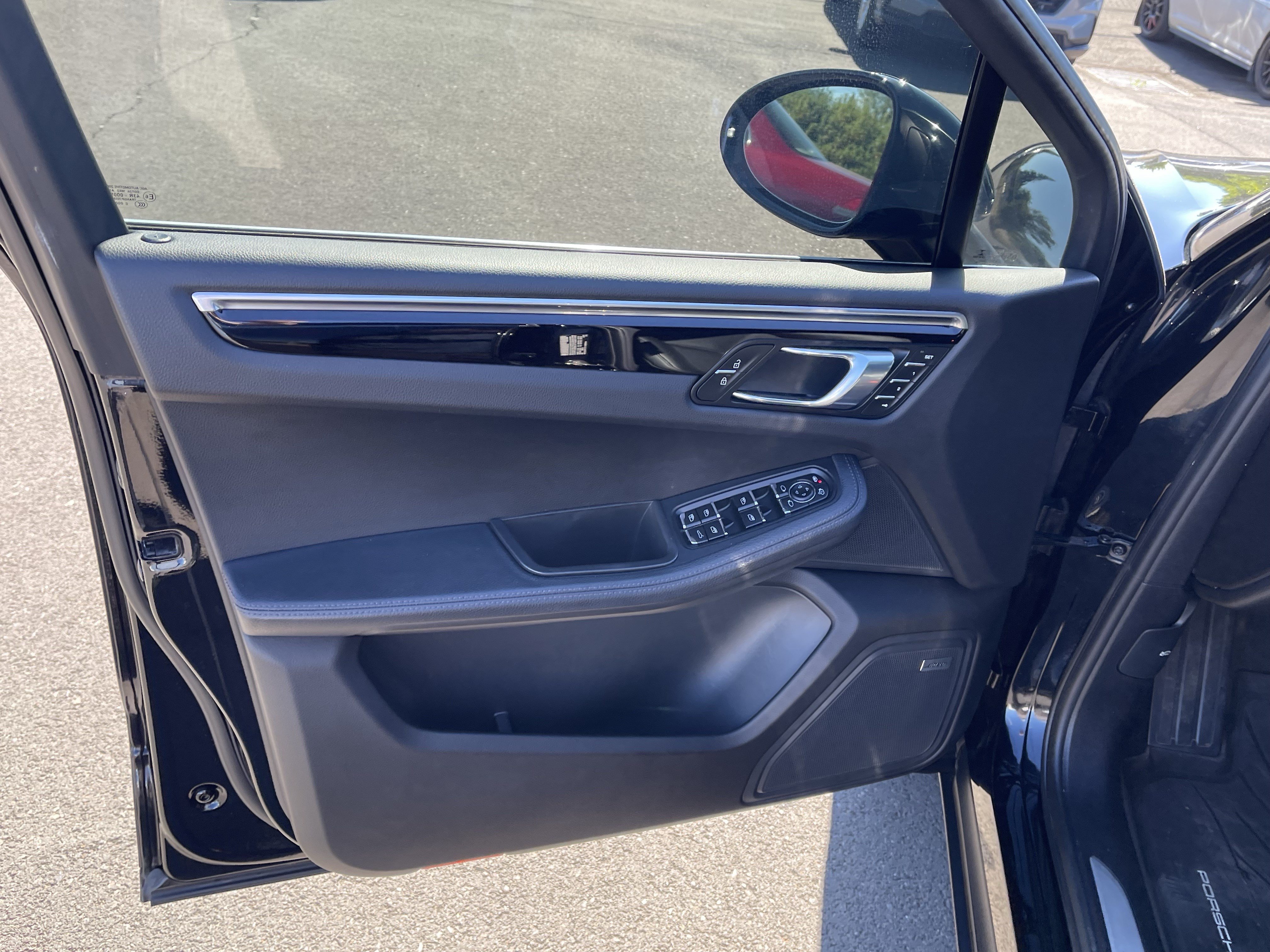 Used 2019 Porsche Macan S AWD/4WD image 17