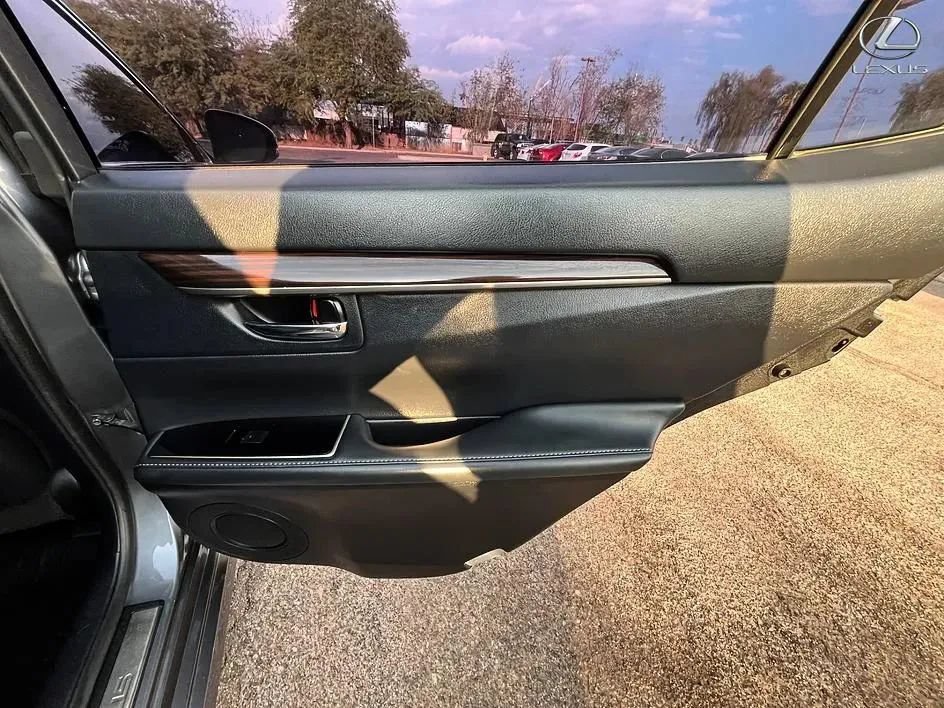 Used 2016 Lexus ES 350 w/ Premium Package w/Wood Trim FWD image 16