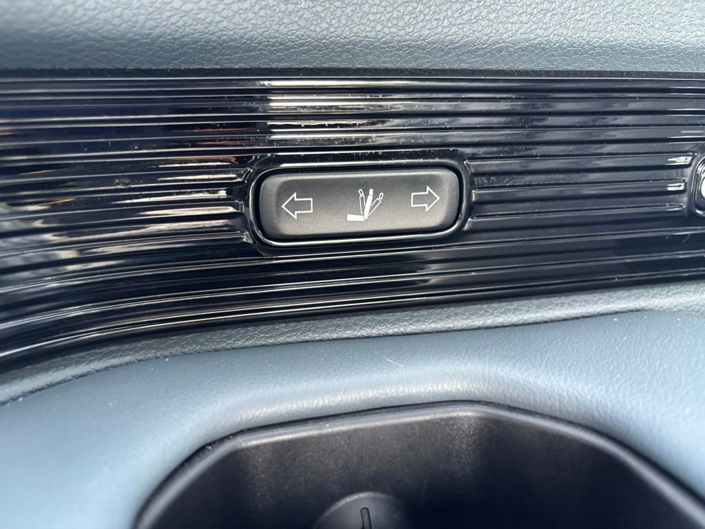 Used 2022 Jeep Grand Wagoneer Series II w/ Convenience Group III AWD/4WD image 28