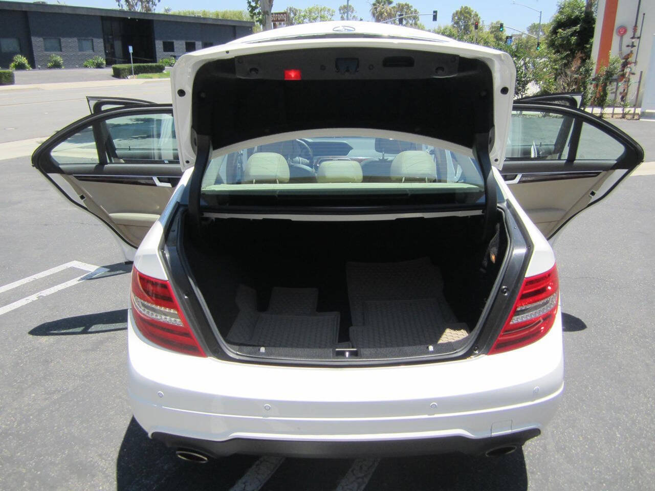 Used 2013 Mercedes-Benz C 300 4MATIC Sedan image 11