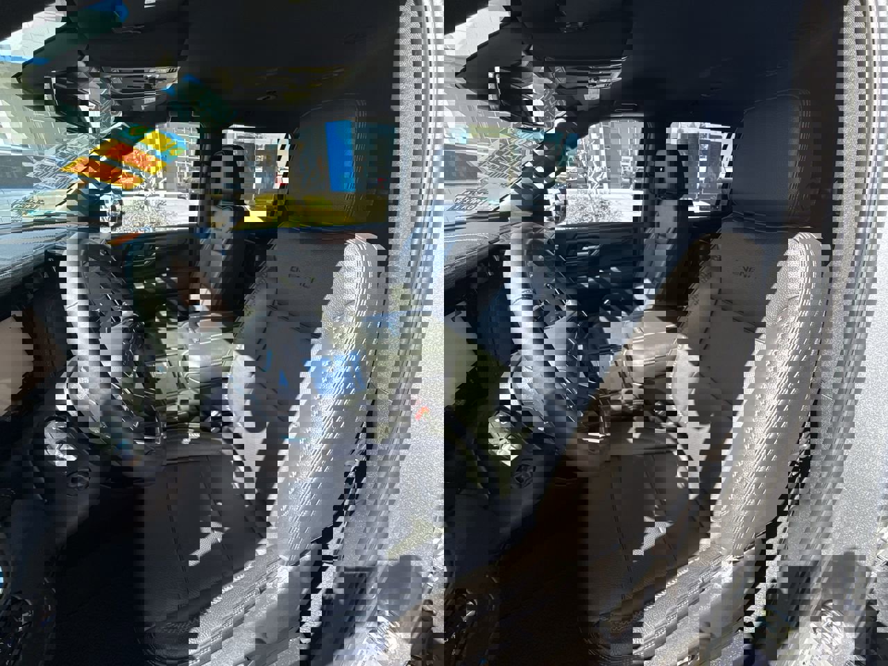 Used 2025 GMC Yukon XL Denali image 17