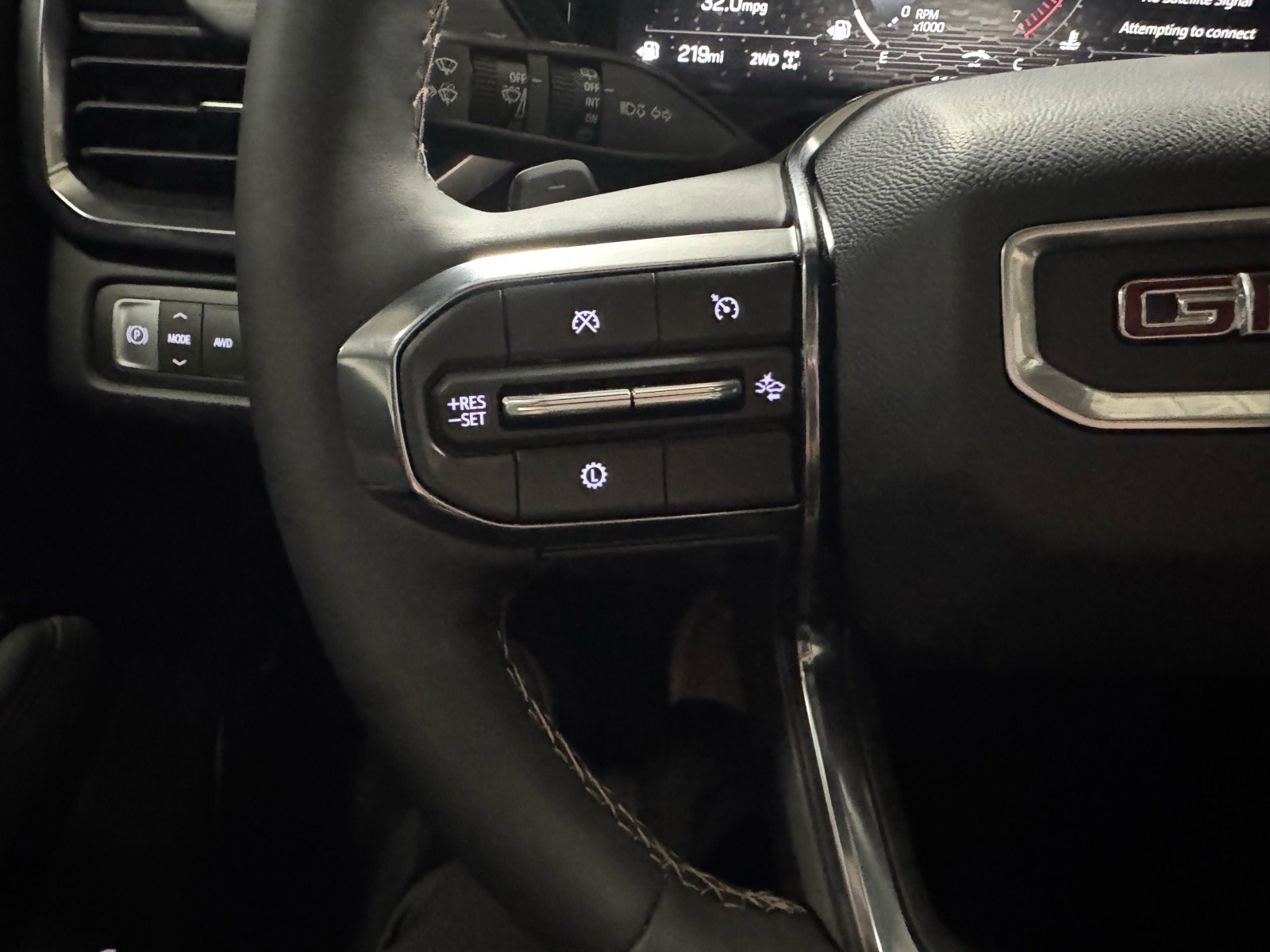 Used 2024 GMC Acadia AT4 w/ Luxury Package image 27