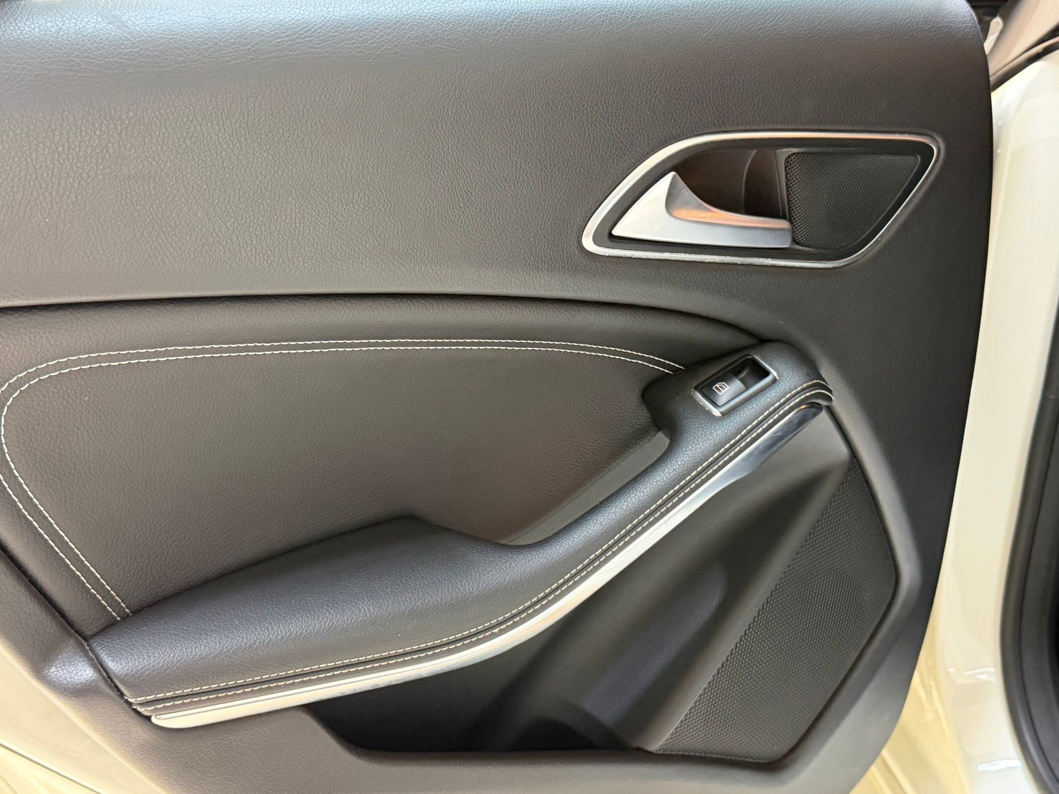 Used 2015 Mercedes-Benz CLA 250 image 32