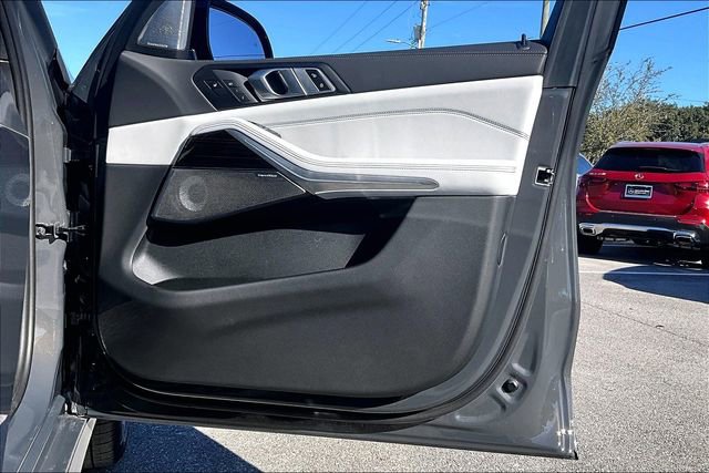 Used 2026 BMW X7 xDrive40i w/ Executive Package image 29