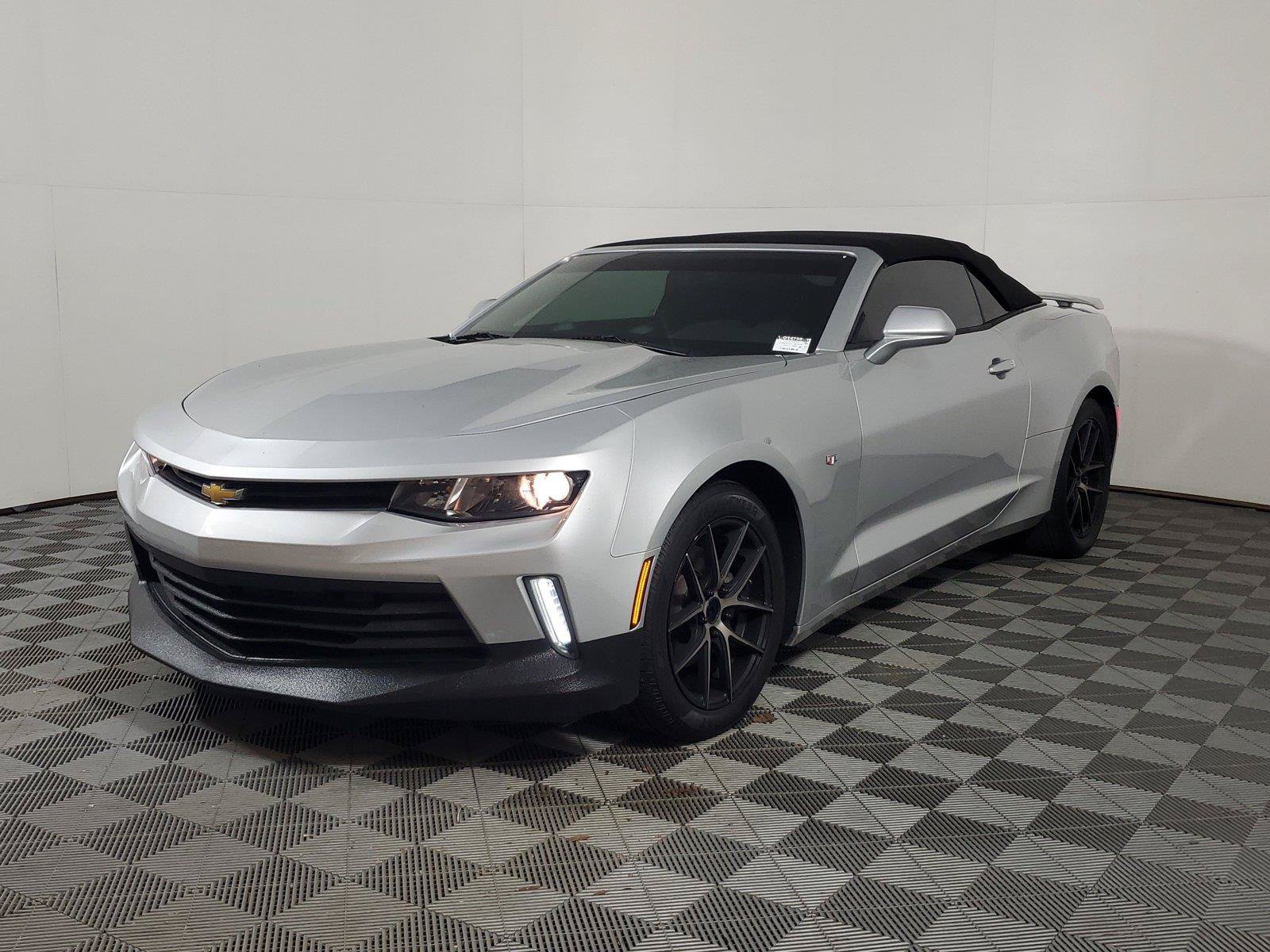 Used 2017 Chevrolet Camaro LT RWD image 1