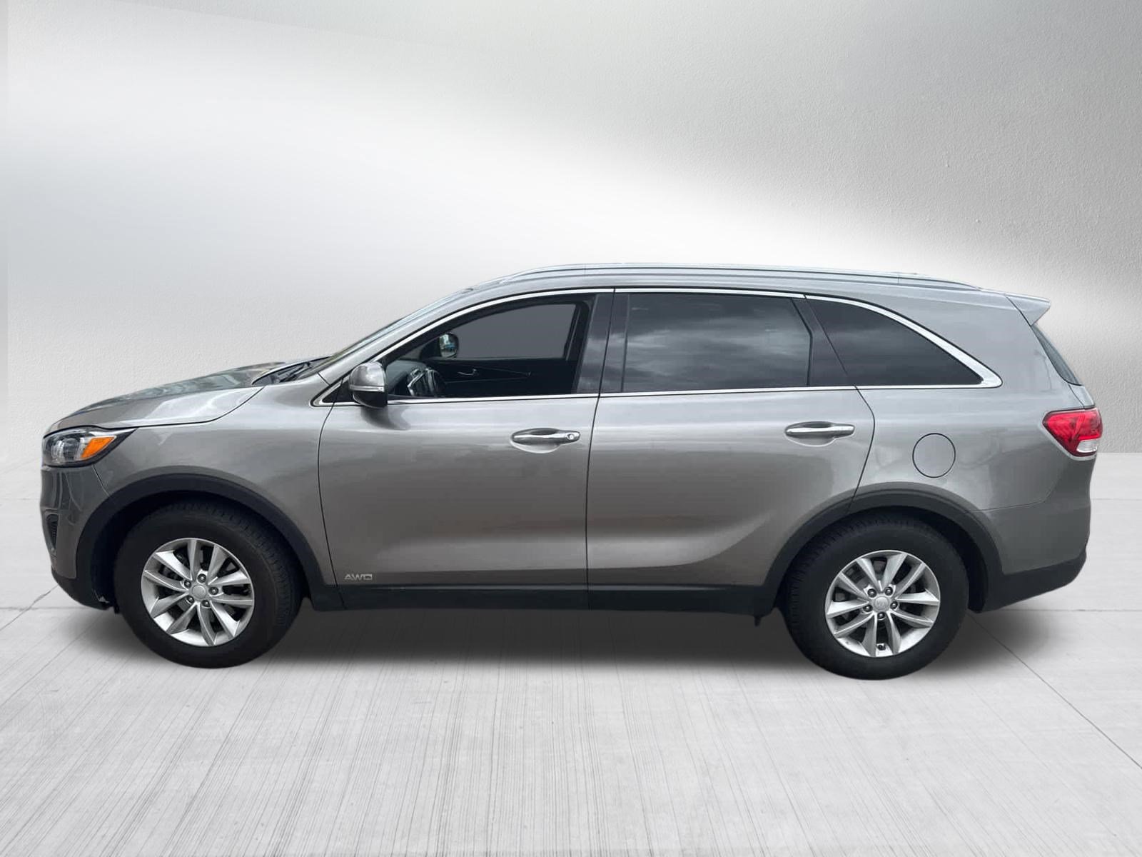 Used 2017 Kia Sorento AWD w/ LX Convenience Package image 2