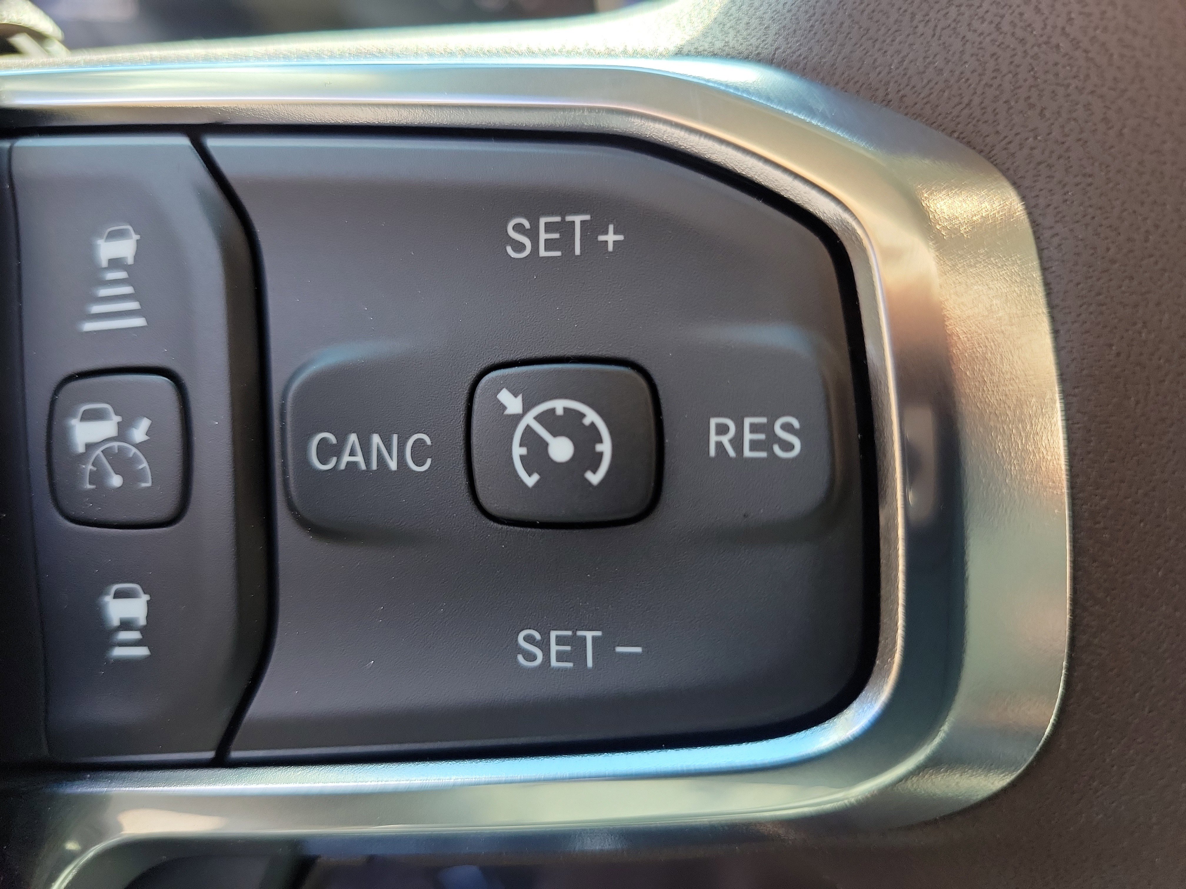 New 2026 RAM 2500 Laramie AWD/4WD image 12